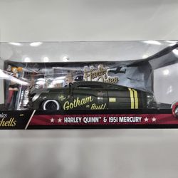 Jada Toys1:24 DC Comics Bombshells - 1951 Mercury w/Harley Quinn