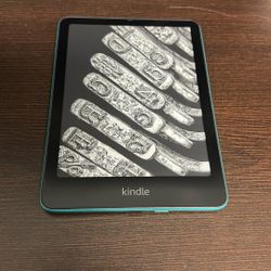 Kindle Paperwhite Signature Edition. 
