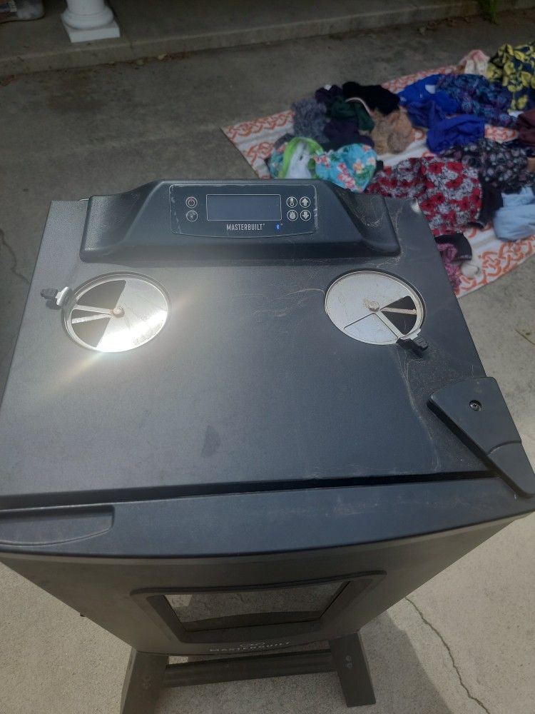 Masterbuilt Pro Series Smoker for Sale in La Verne, CA OfferUp