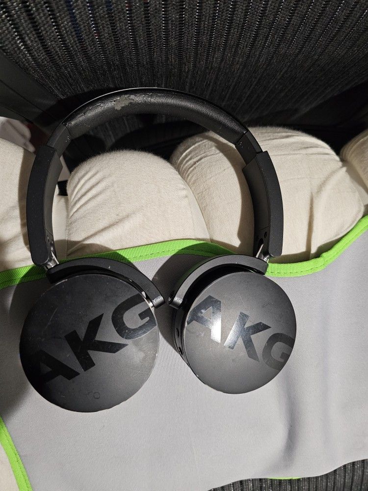 Akg Bluetooth  Cordless Headphone 