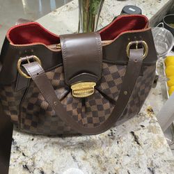 Louis Vuitton Purse 