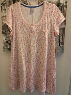 Ladies Pink Floral Night Gown.