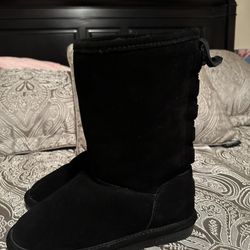 BEARPAW  LADIES BOOTS SIZE 7 IN GREAT CONDITION  