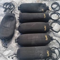 6 Polyform G-4 Boat Fenders 
