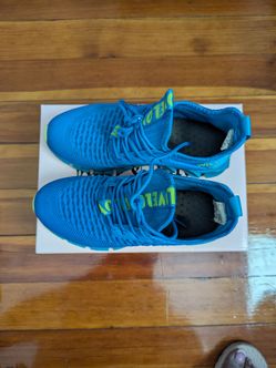 Women's Snickers size 6