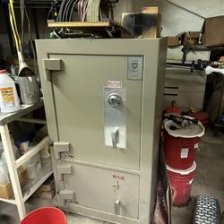 Sterling Safe Company (Heavy Duty Safe)