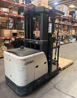 Crown High-Reach Electric Order Picker Forklift