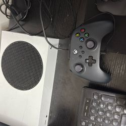 Xbox Series S ( comes with Controller )