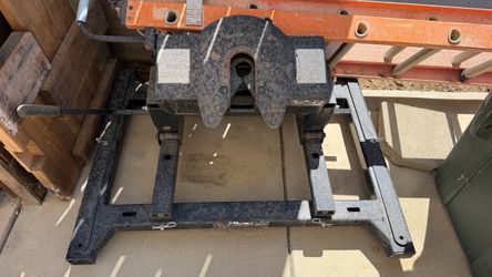 Fifth wheel hitch