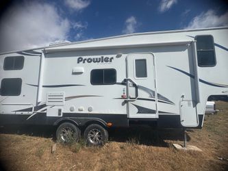 2014 prowler fifth wheel  travel trailer  in Phelan ca
