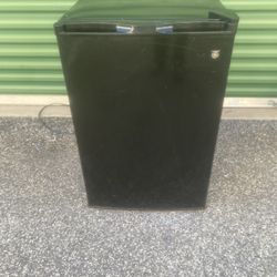 Mini Fridge 