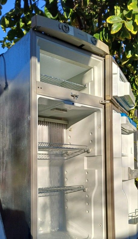 RM 7851 L Dometic Rv Refrigerator.