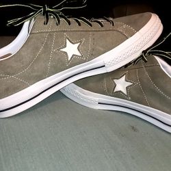 Converse low Cut In Size 10 Men 12 Womens