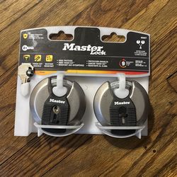 Master Lock PadLocks 2 Pack with 2 keys