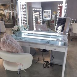 New Vanity Set Only $29 Downb