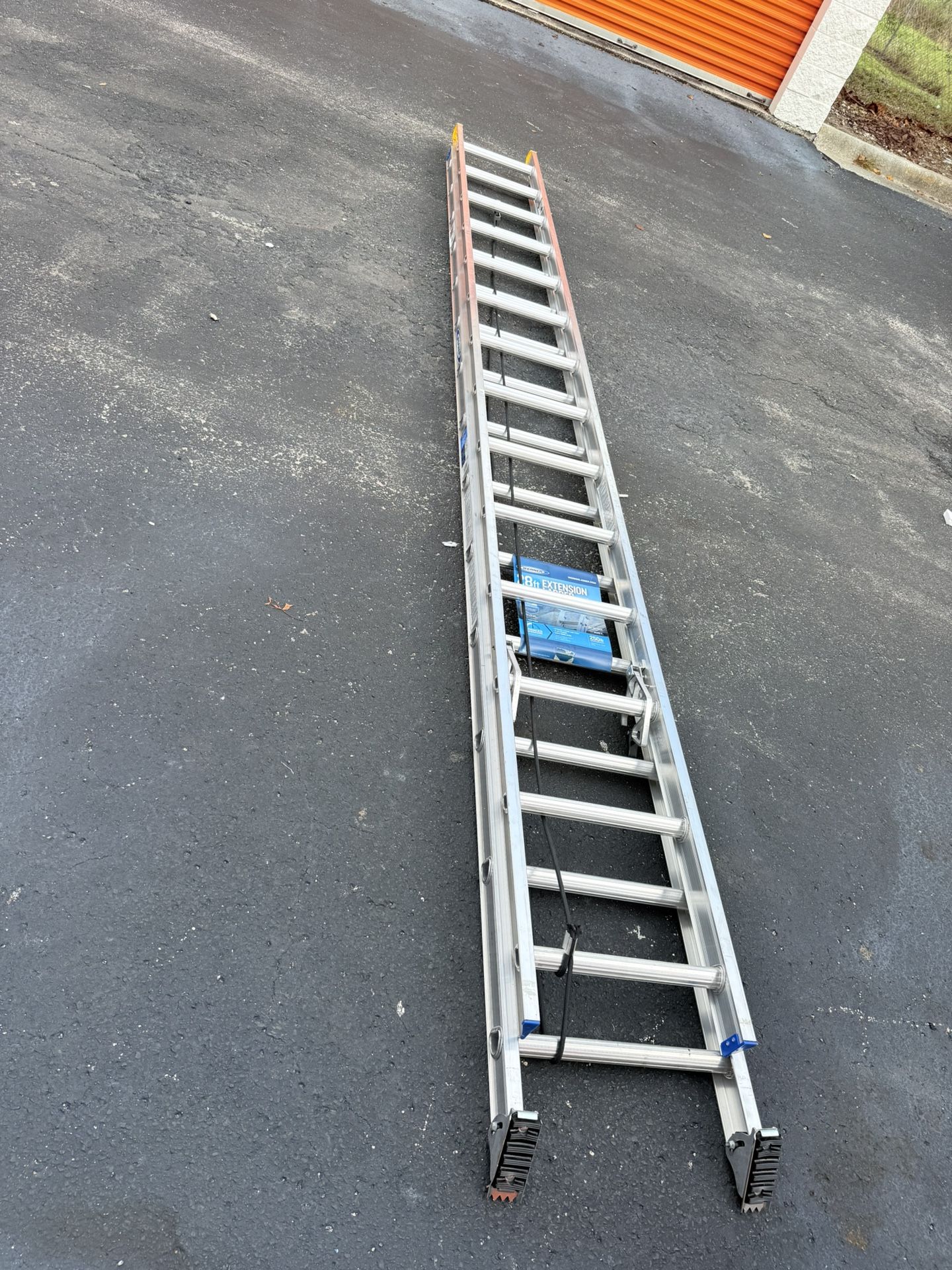 Werner D1300-2 28-ft (27-ft Reach Height) Aluminum Type 1 - 250 Ibs. Load Capacity Extension Ladder