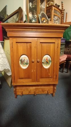 Rack cabinet rooster