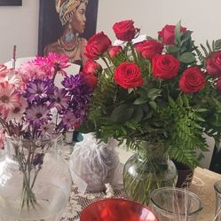 BEAUTIFUL GLASS VASES FOR BEAUTIFUL FLOWERS