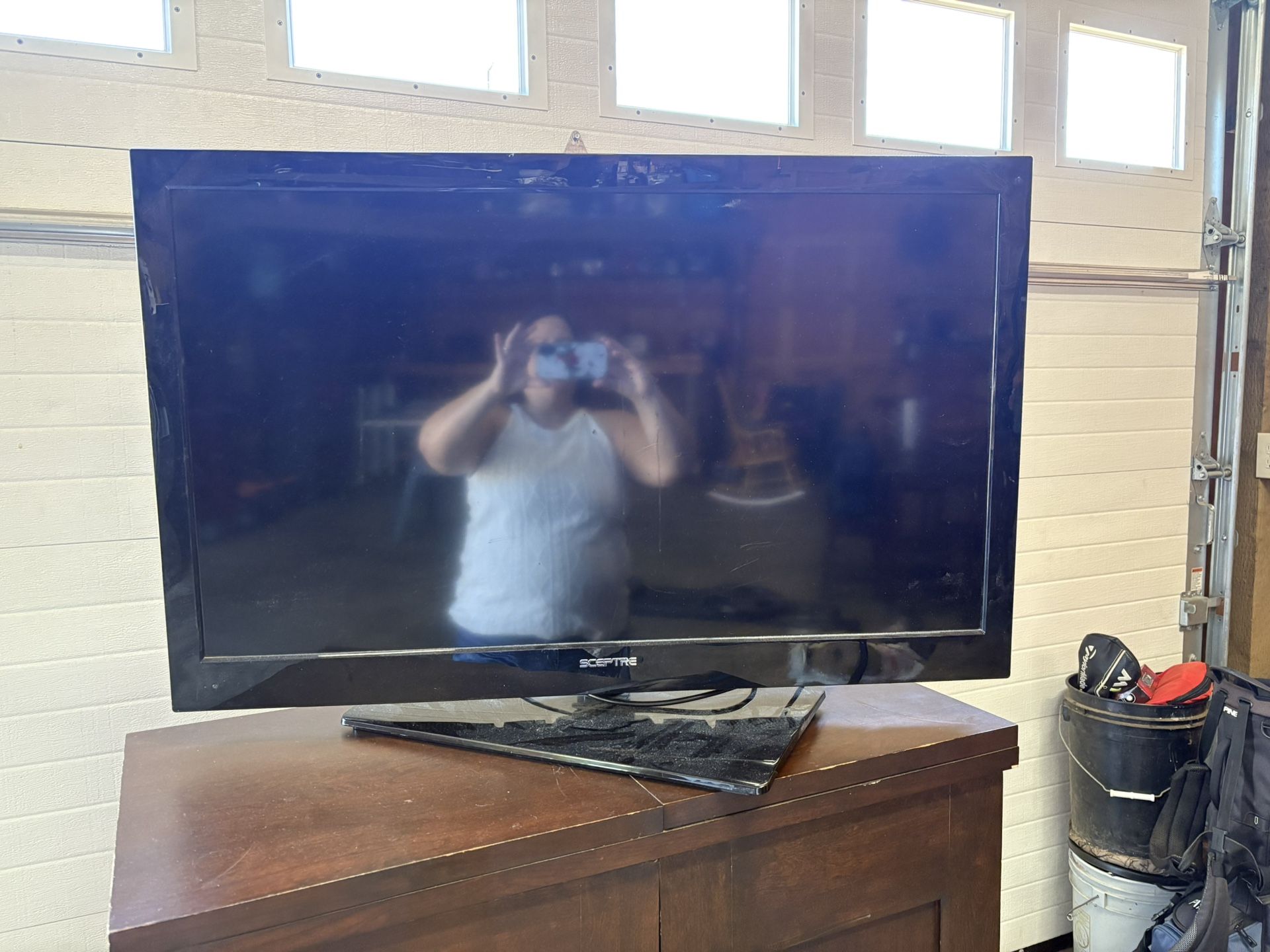 32” TV