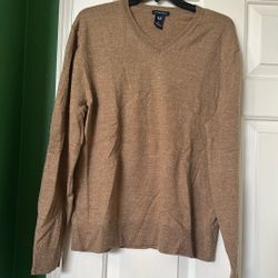 Beautiful Men’s Wool Sweater( Hardly Used) 