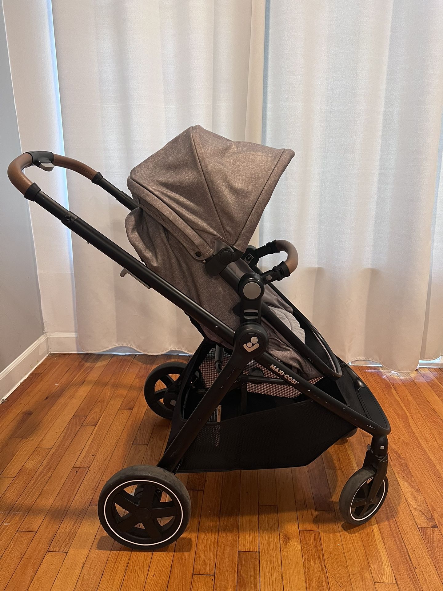 Maxi Cosi Zelia Stroller/ Bassinet