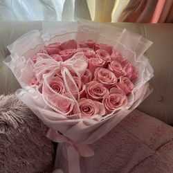 25 Roses Available For Pick Up / 25 Rosas Disponibles Para Recoger