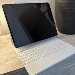 Apple Bundle: iPad Pro 12.9” (6th Generation) + Magic Keyboard + Apple Pencil (2nd Generation)
