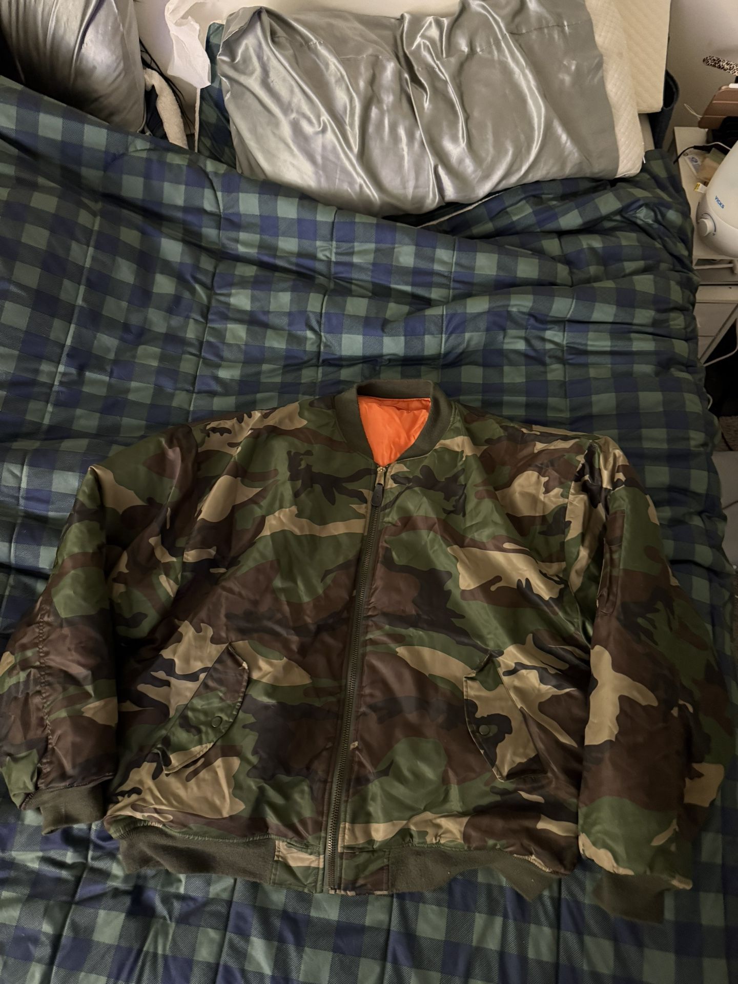 Men’s Reversible Camouflage/Hunter Safety Orange Bomber Jacket 3XL.