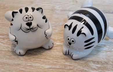 New Collectible Cat Salt and Pepper Shakers