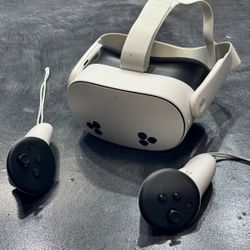 Meta Oculus Quest 3S 128GB VR Virtual Reality Gaming Headset + Controllers
