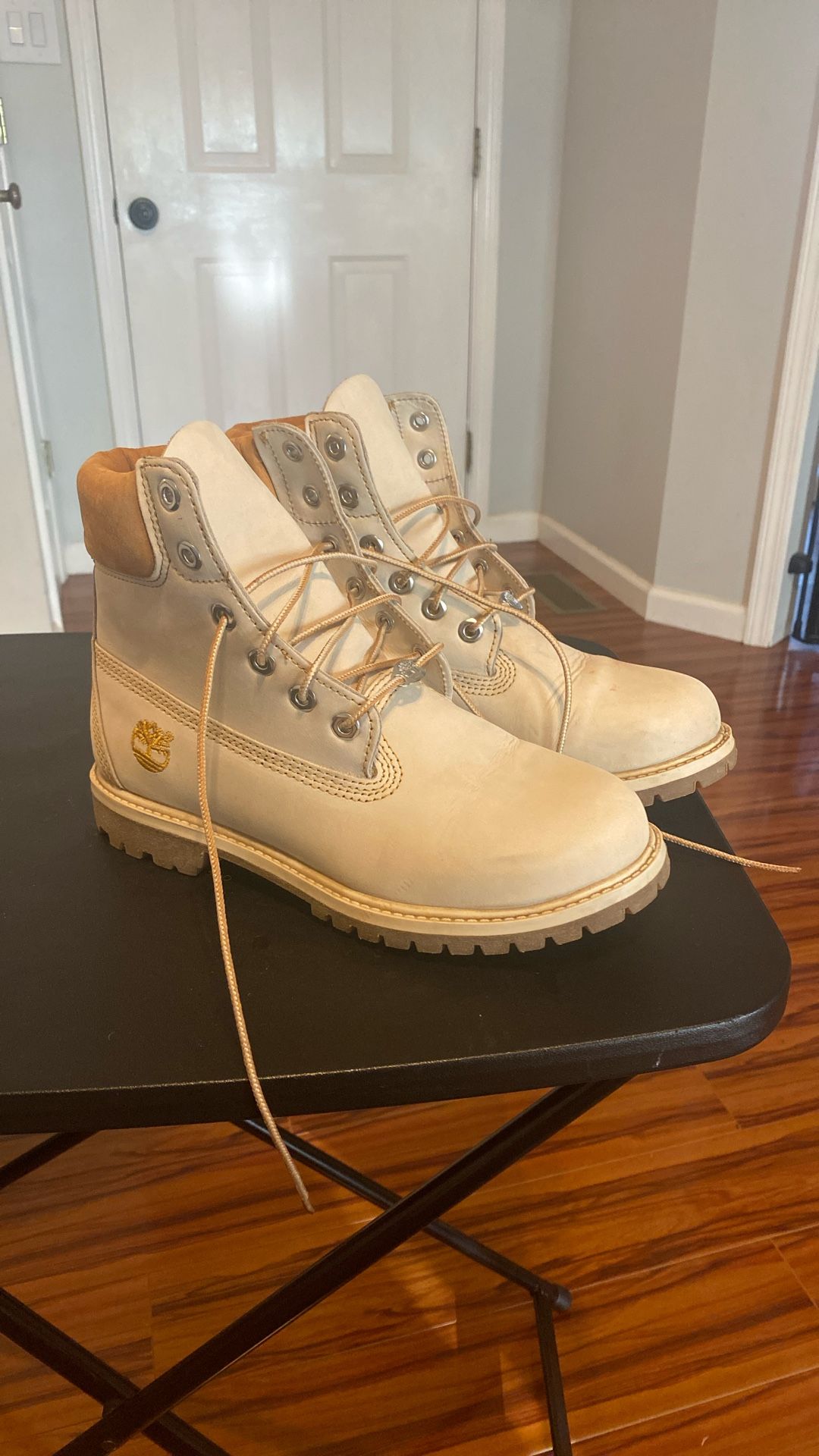 Women’s Timberlands 8 W