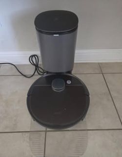 Deebot Ozmo T8 vacuum robot