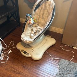 4 Moms Mamaroo Swing