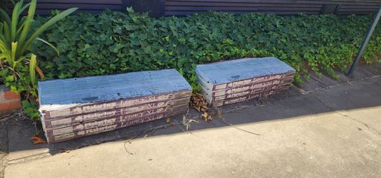 8 bundles of roofing shingles