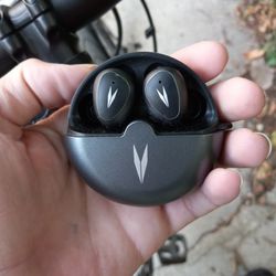Like New Wireless Headphones 