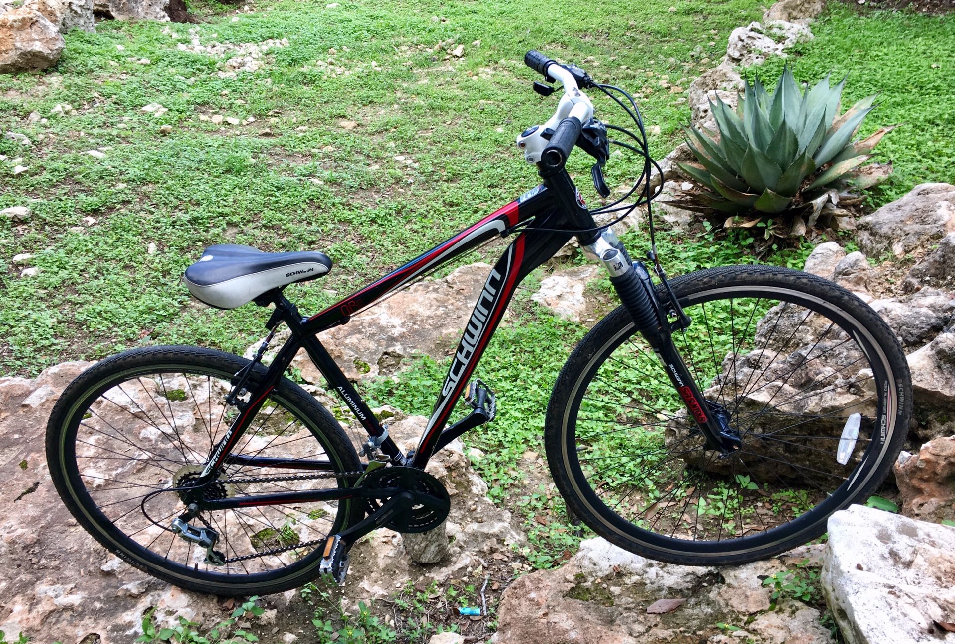 schwinn or2 700c men's hybrid bicycle