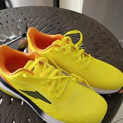 Avai Running Shoes 10 Half