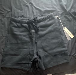 M Black ESSENTIALS Fear of God shorts
