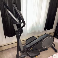 Gold's Gym Stride Trainer 410 elliptical machine