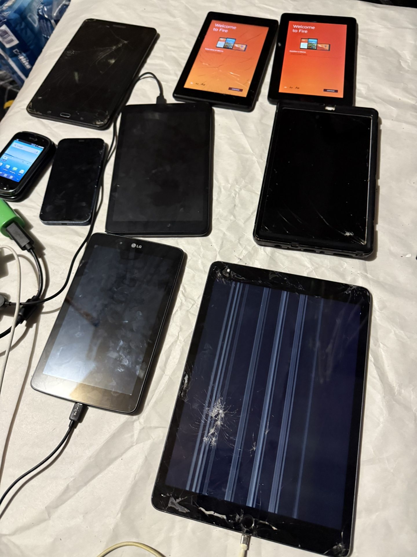 Apple iPad , iPhone And Assorted Tablets For Sale.  Please see pics for further details. Mostly for parts. Though I believe most of them are in workin