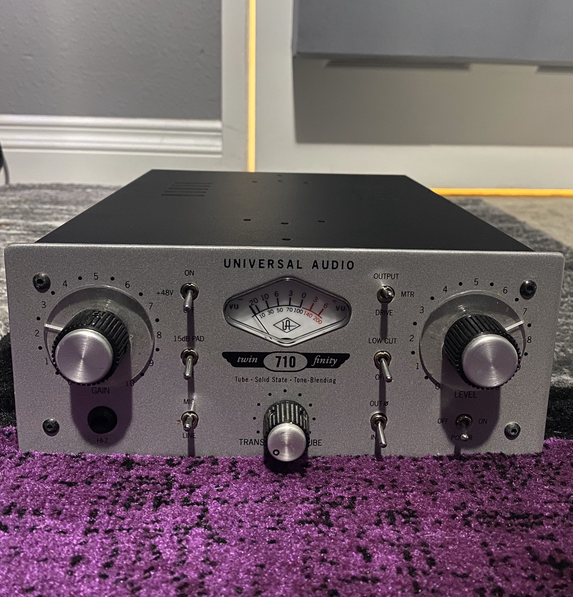 Universal Audio 710 Twin Finity Mic Pre Amp w/ rack mount