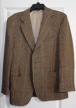 Brown wool suit jacket in Great Condition. Clean and ready to use.