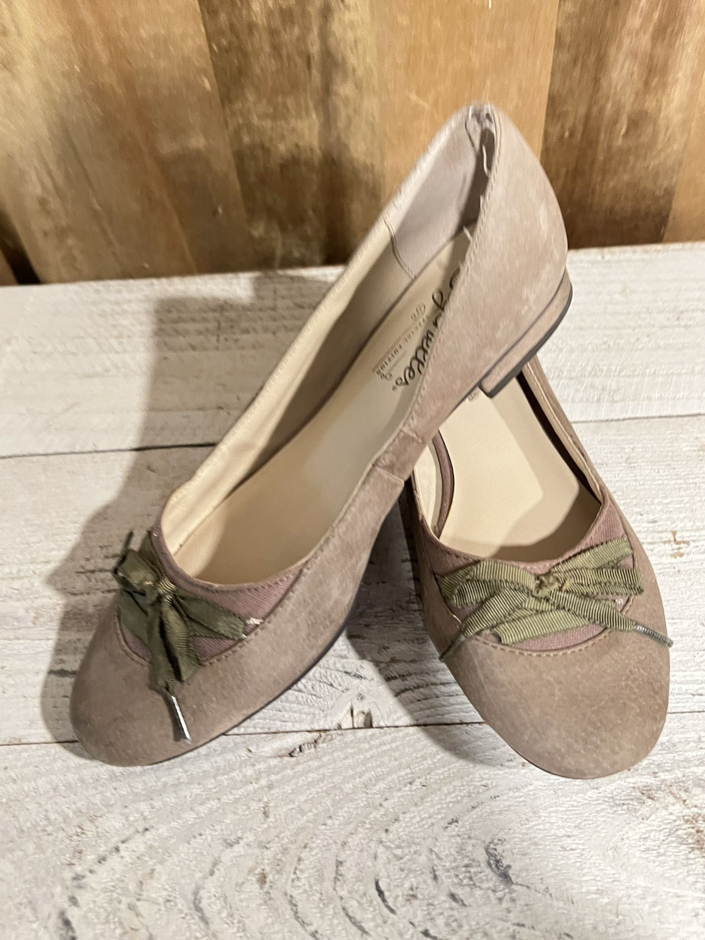 Seychelles size 7 1/2. suede leather flats