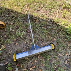 Roofing Nail Sweep Magnet