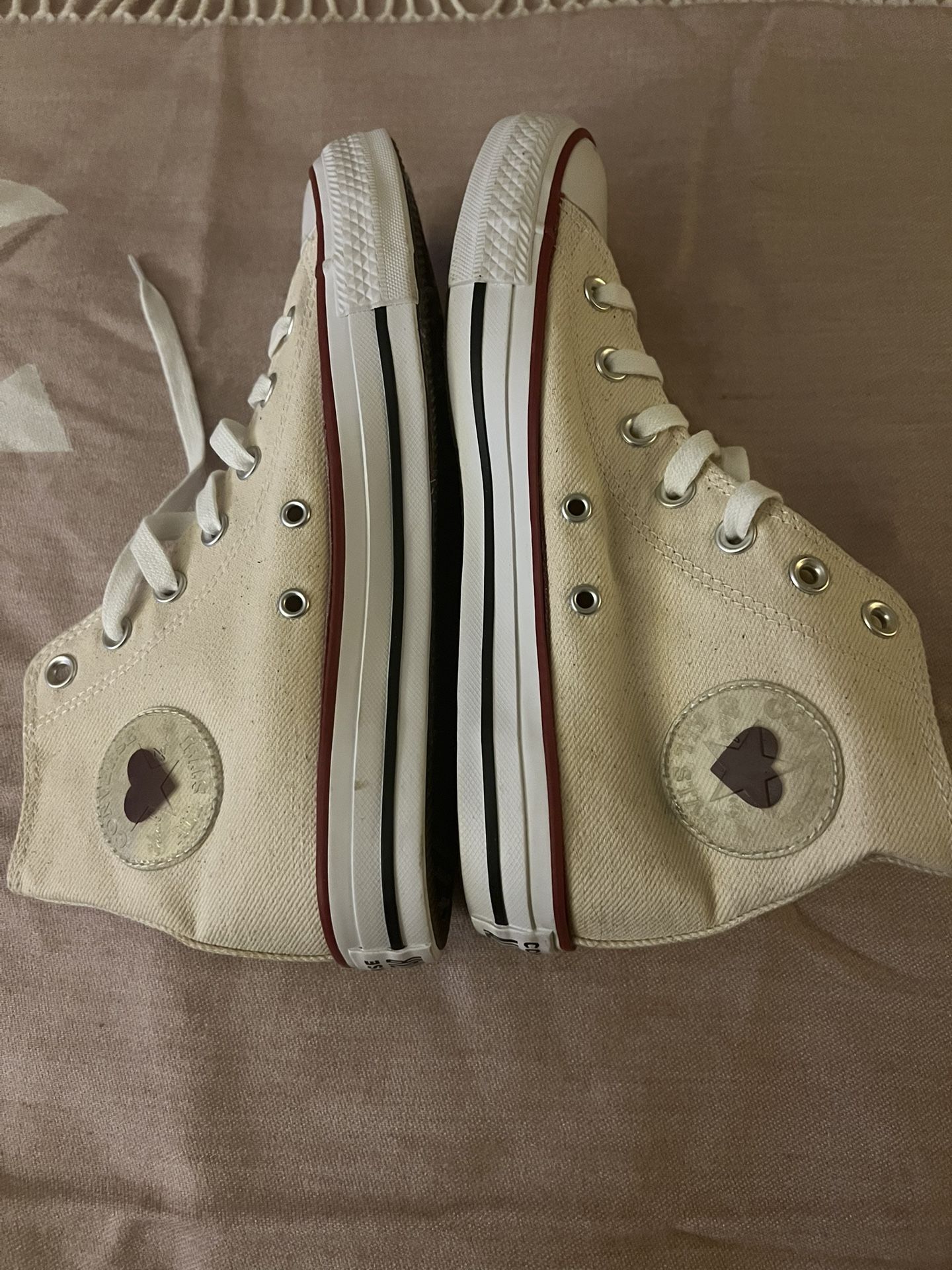 Creme Vintage Heart Converse