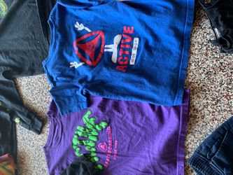 Boys name brand skate cloths size between 6-8