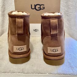 Ugg Woman’s Classic Mini  ll Size 8 Chestnuts Authentic 100%
