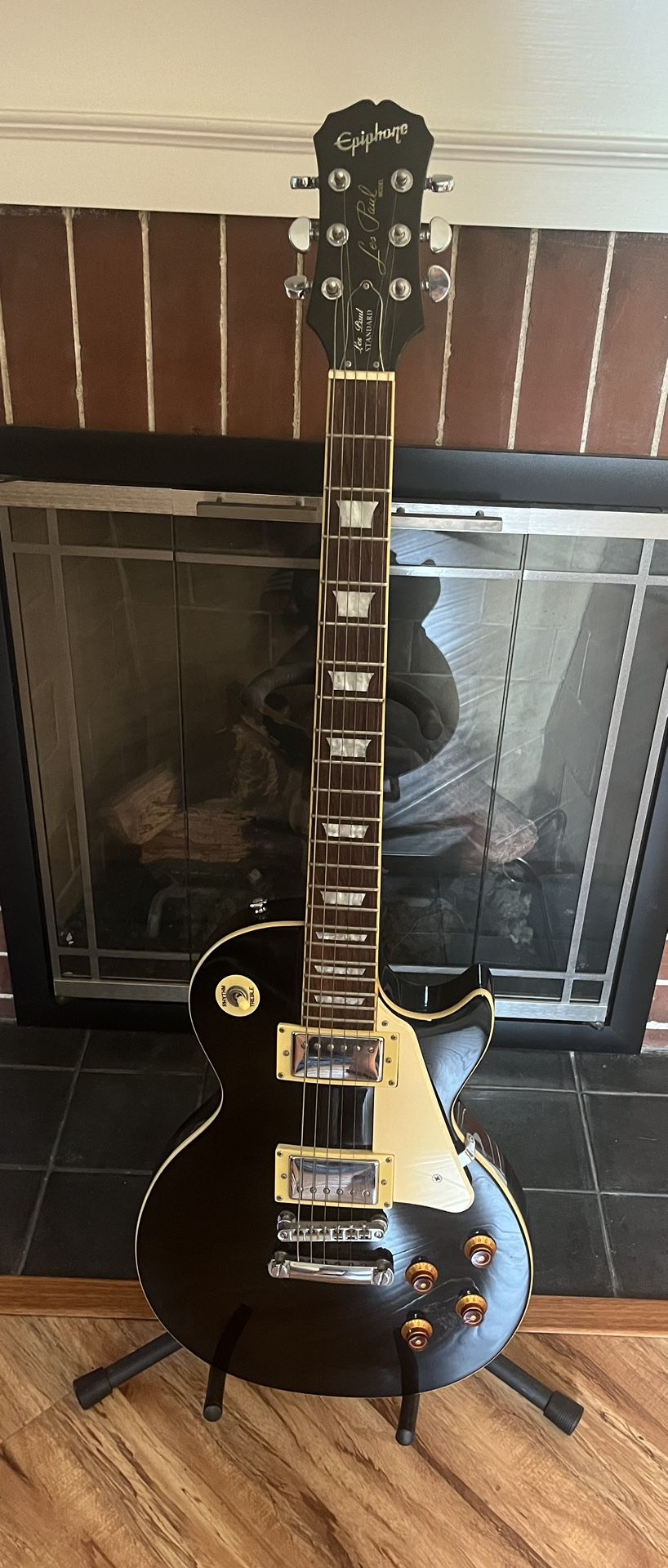 Two Electric Guitars for Sale – Epiphone Les Paul & Ibanez Artcore