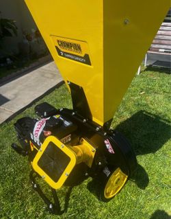 CHAMPION SHIPPER SHREDDER  Power Equipment 3 in. Dia 224 cc 2-in-1 Upright Gas Powered Wood Chipper Shredder (()))half price)))))