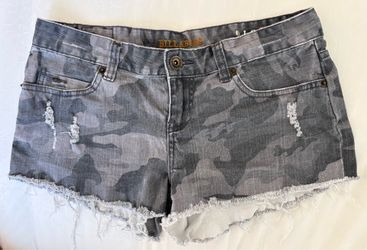 Billabong Low Rise Camo Denim Shorts Size 5 Distressed Frayed Hem